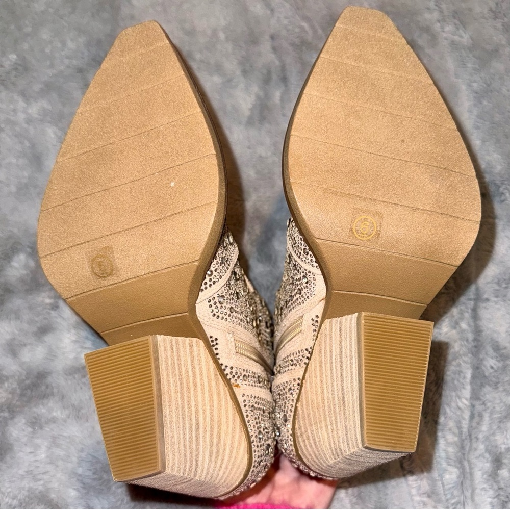 Very G ~ taupe blingy rhinestone boots 👢 ~ brand new ~ never worn! 🆕 size 6 - Picture 6 of 10